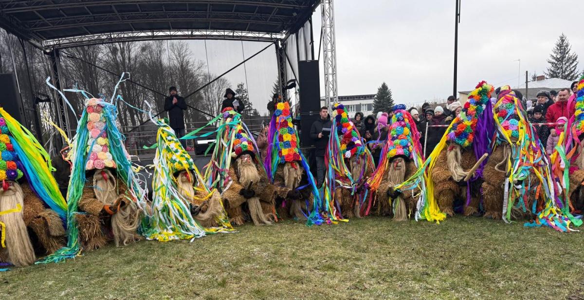 Miniaturka W Sławatyczach ... „brodacze” – niezwykła tradycja pożegnania starego roku (fotogaleria)