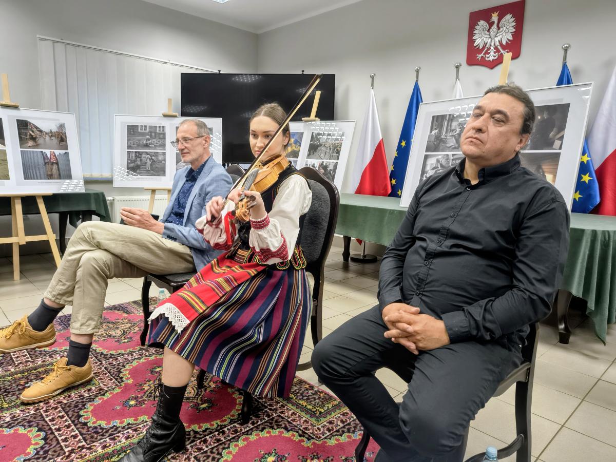 Miniaturka Trzy Spojrzenia Na Kulturę: poezja, muzyka, fotografia i dyskusja